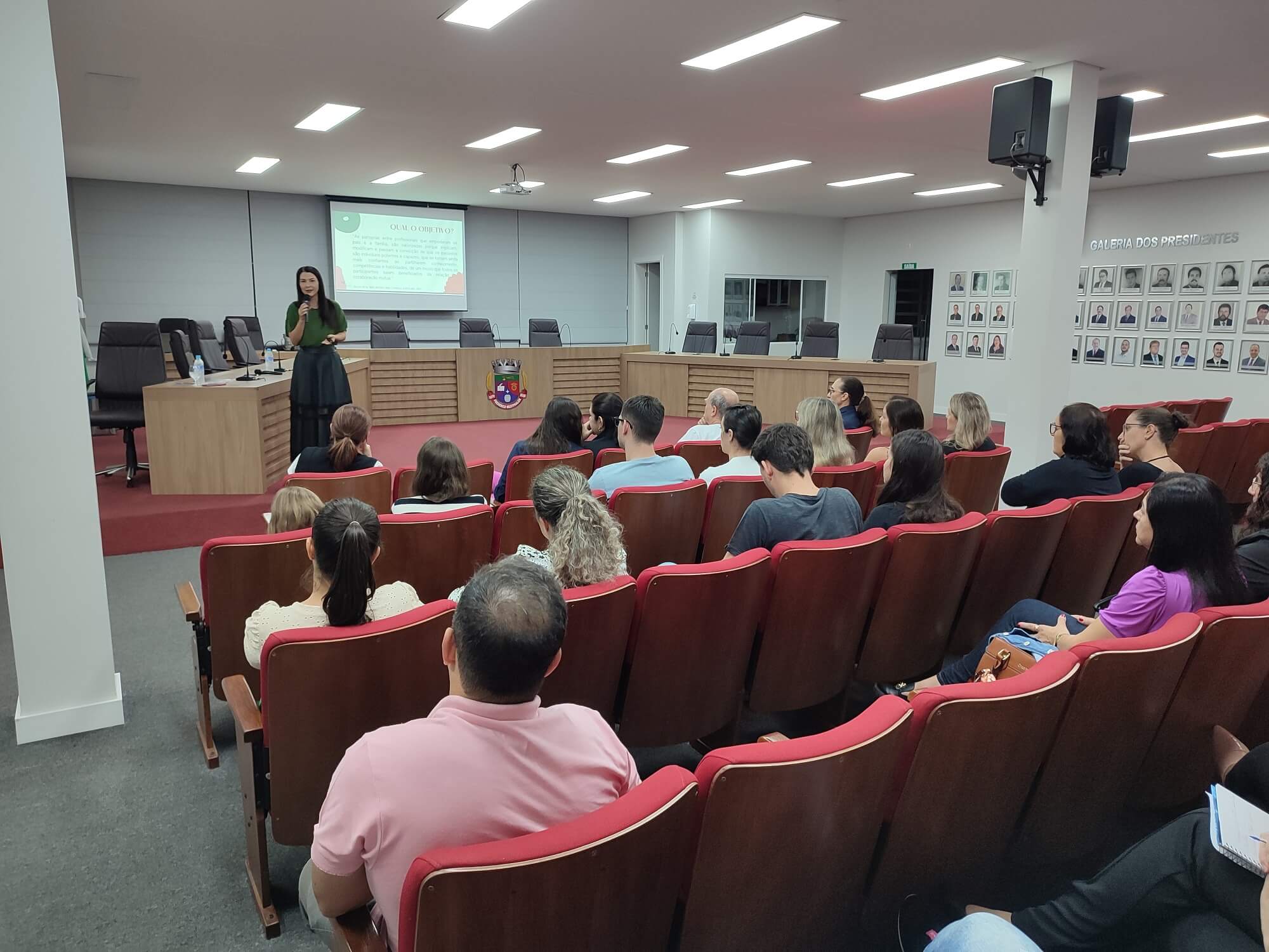 Capa Abril Azul em FW: Palestra sobre Empoderamento Familiar promovida por TEAcolhe e Apae