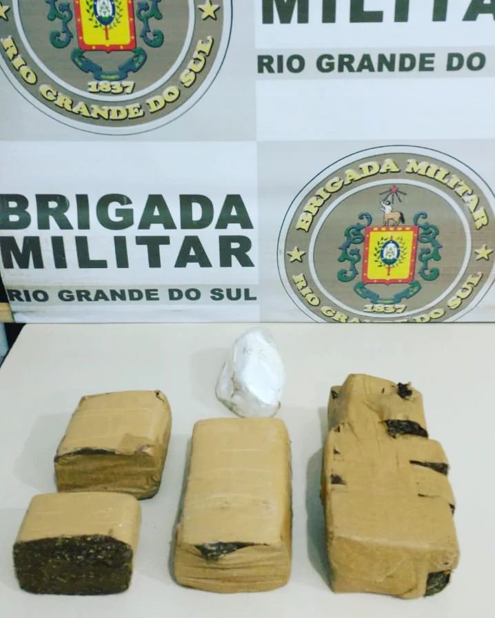 Capa BM apreende drogas e realiza prisão de um homem em Três Passos
