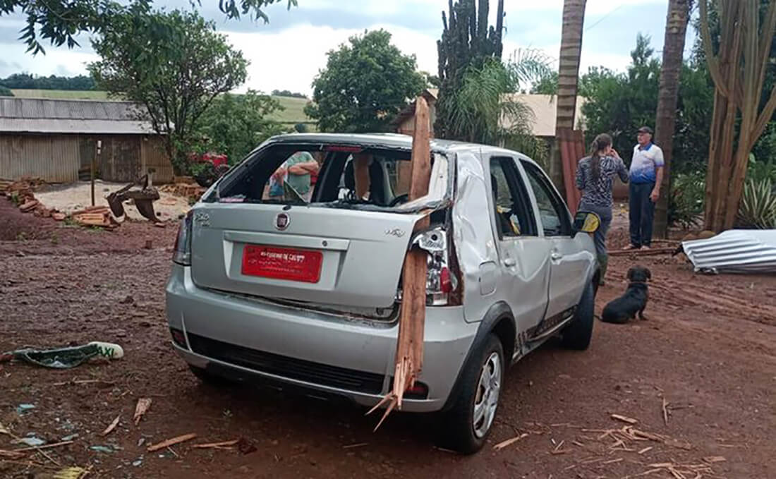 Capa Mulher morre ao ser atingida por zinco durante temporal