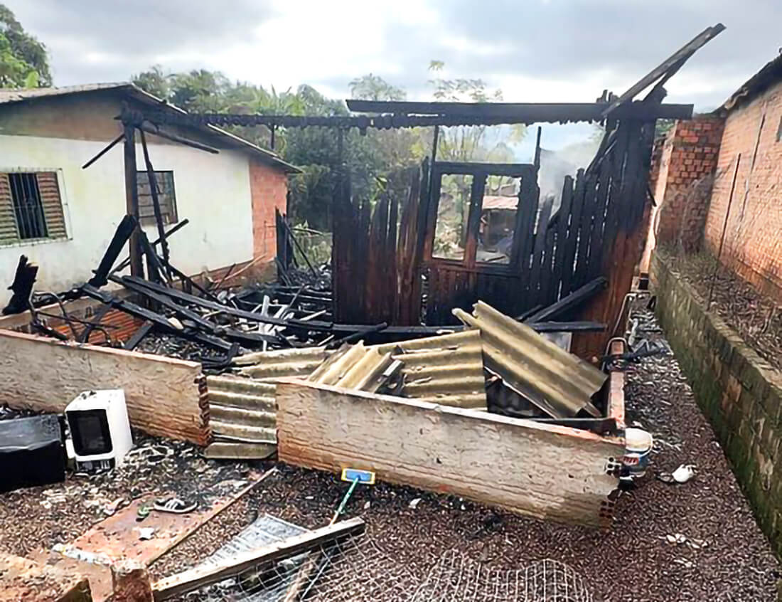 Capa Incêndio destrói residência em Tenente Portela