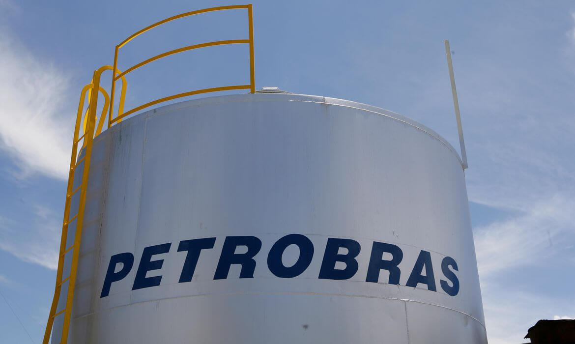 Capa Petrobras reduz preço do diesel para distribuidoras