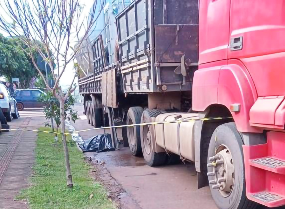 Capa Caminhoneiro morre em acidente de trabalho em Doutor Maurício Cardoso