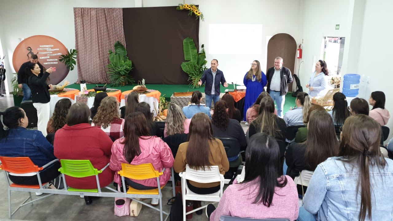 Capa Prefeito de Palmitinho participa de seminário regional sobre Educação Infantil