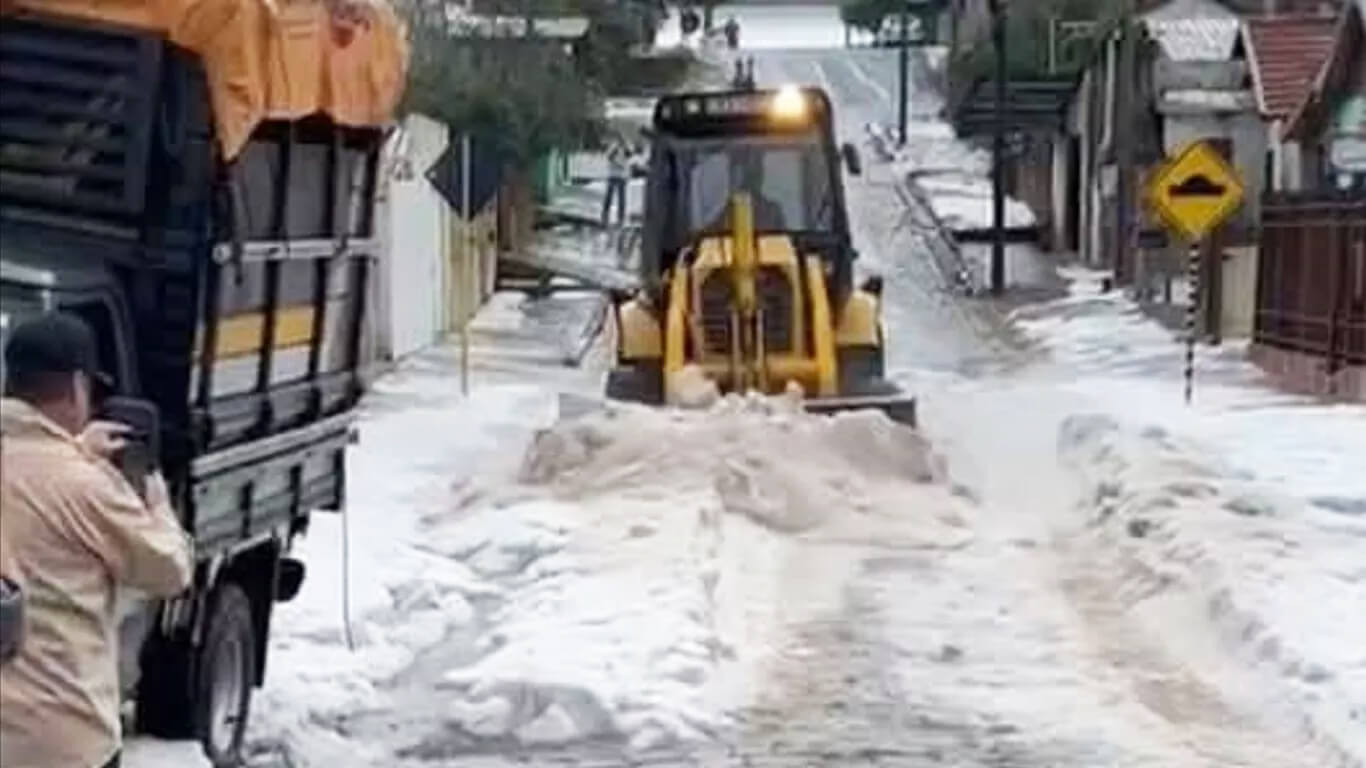 Capa Temporal com granizo causa estragos em municípios do Norte do RS
