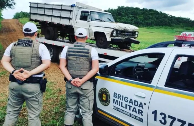 Capa Esperança do Sul: BM apreende um veículo e cigarros contrabandeados