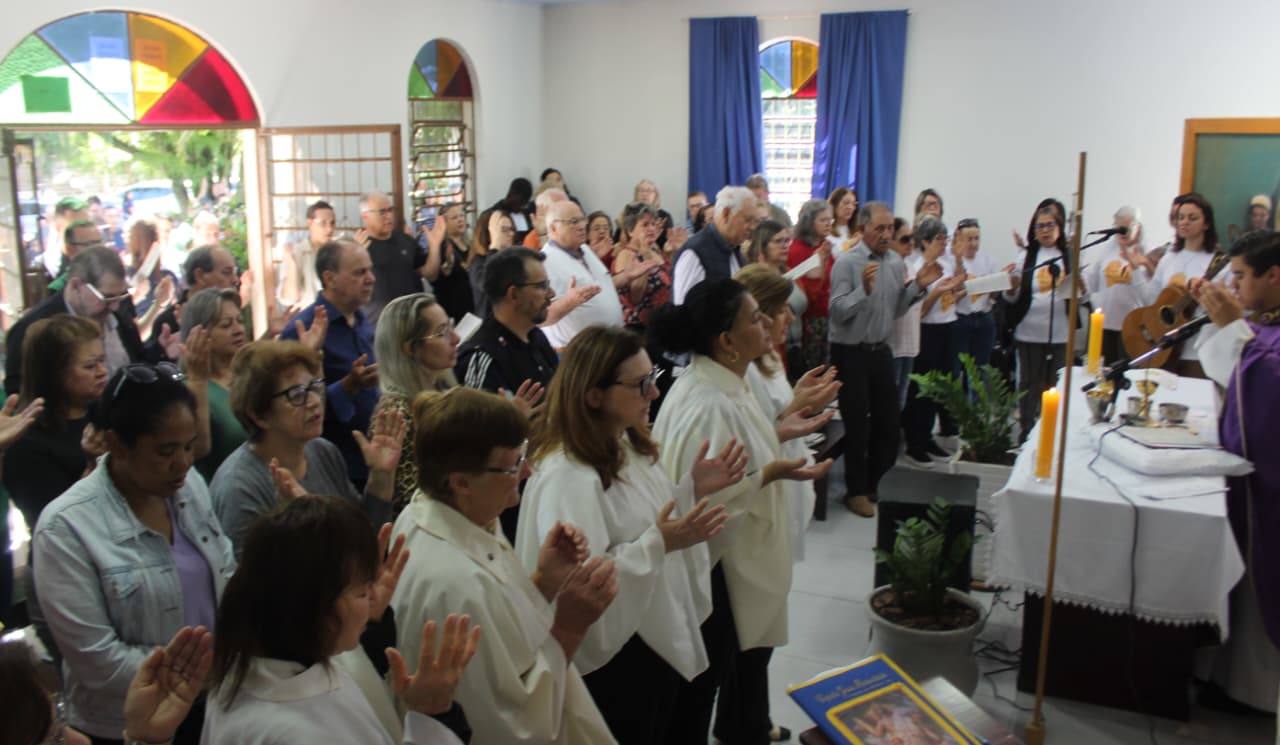 Capa Missa de Finados é celebrada pela Paróquia Santo Antônio de Palmeira das Missões