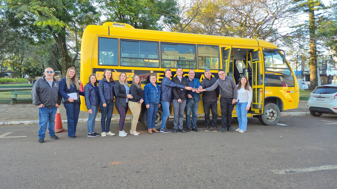 Capa Tenente Portela adquire segundo ônibus escolar em menos de uma semana