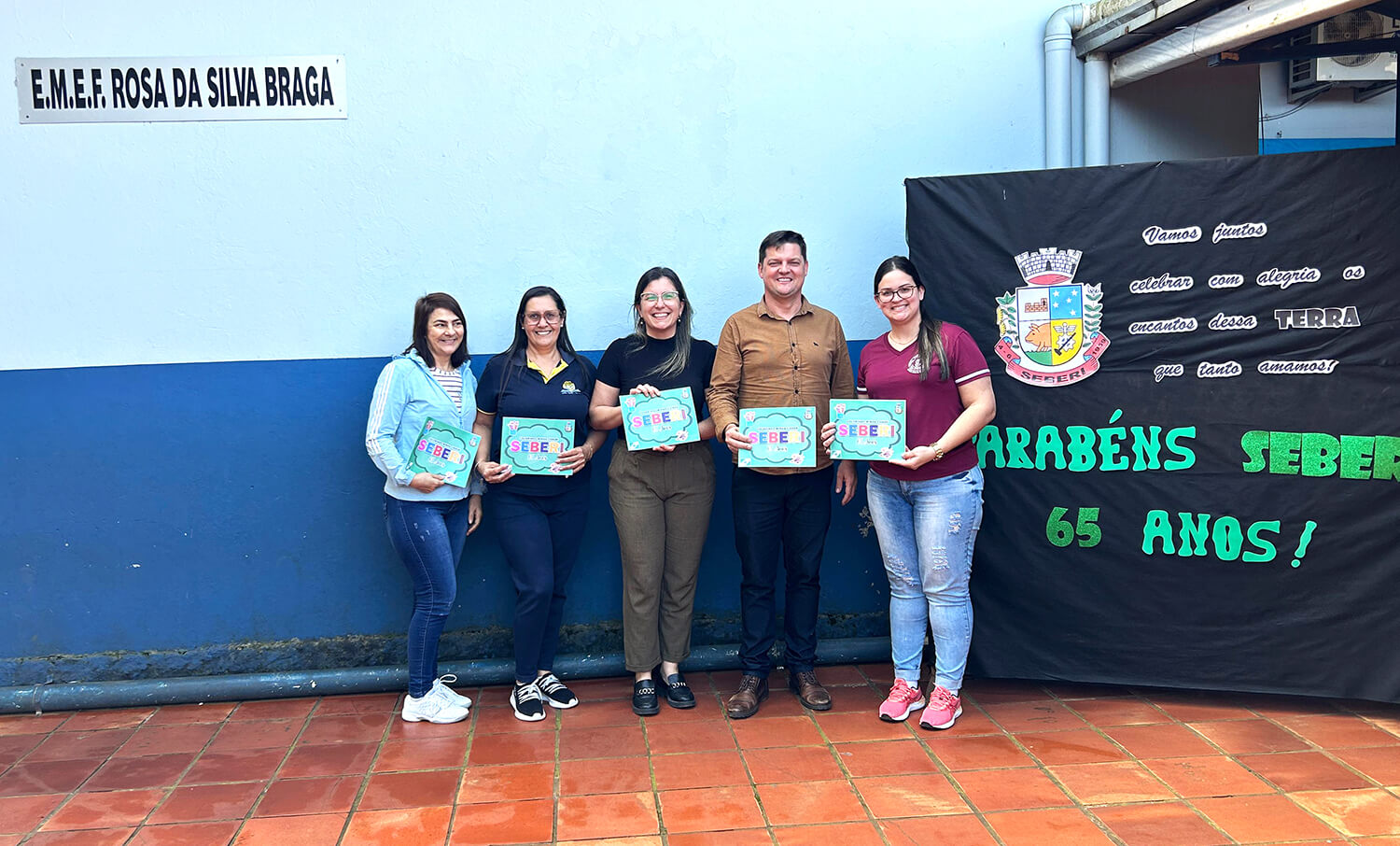 Capa Administração de Seberi realiza a entrega do livreto Colorindo Meu Seberi às escolas do município