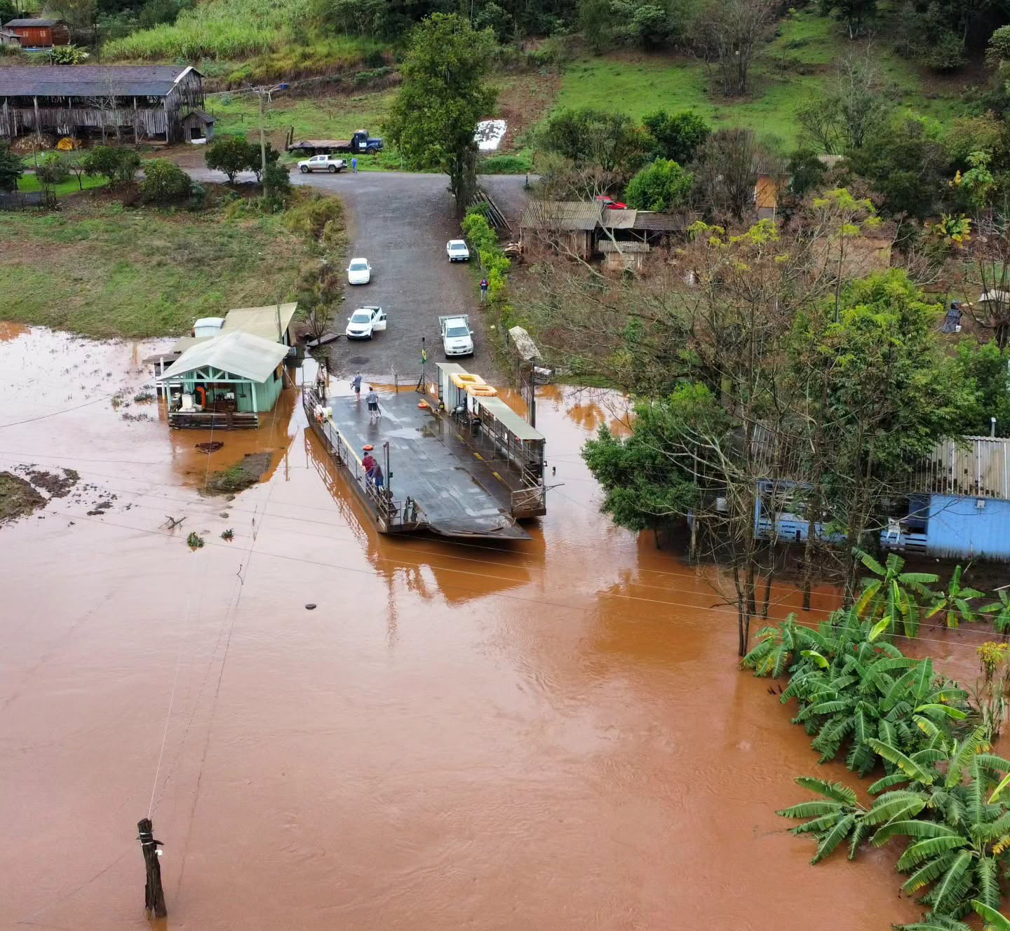 Capa Nível do Rio da Várzea eleva e transborda em trechos de Rodeio Bonito após chuvas intensas