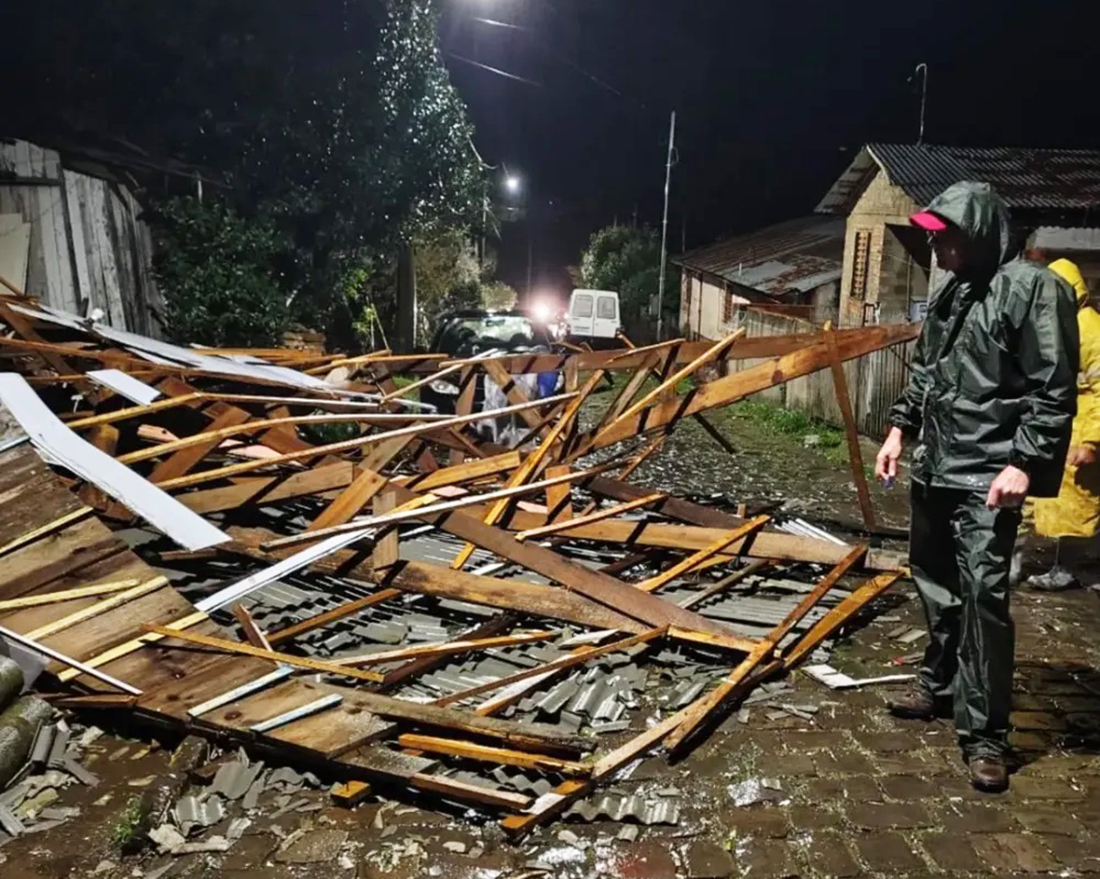 Capa Chuva e ventos fortes causam danos em várias cidades do RS