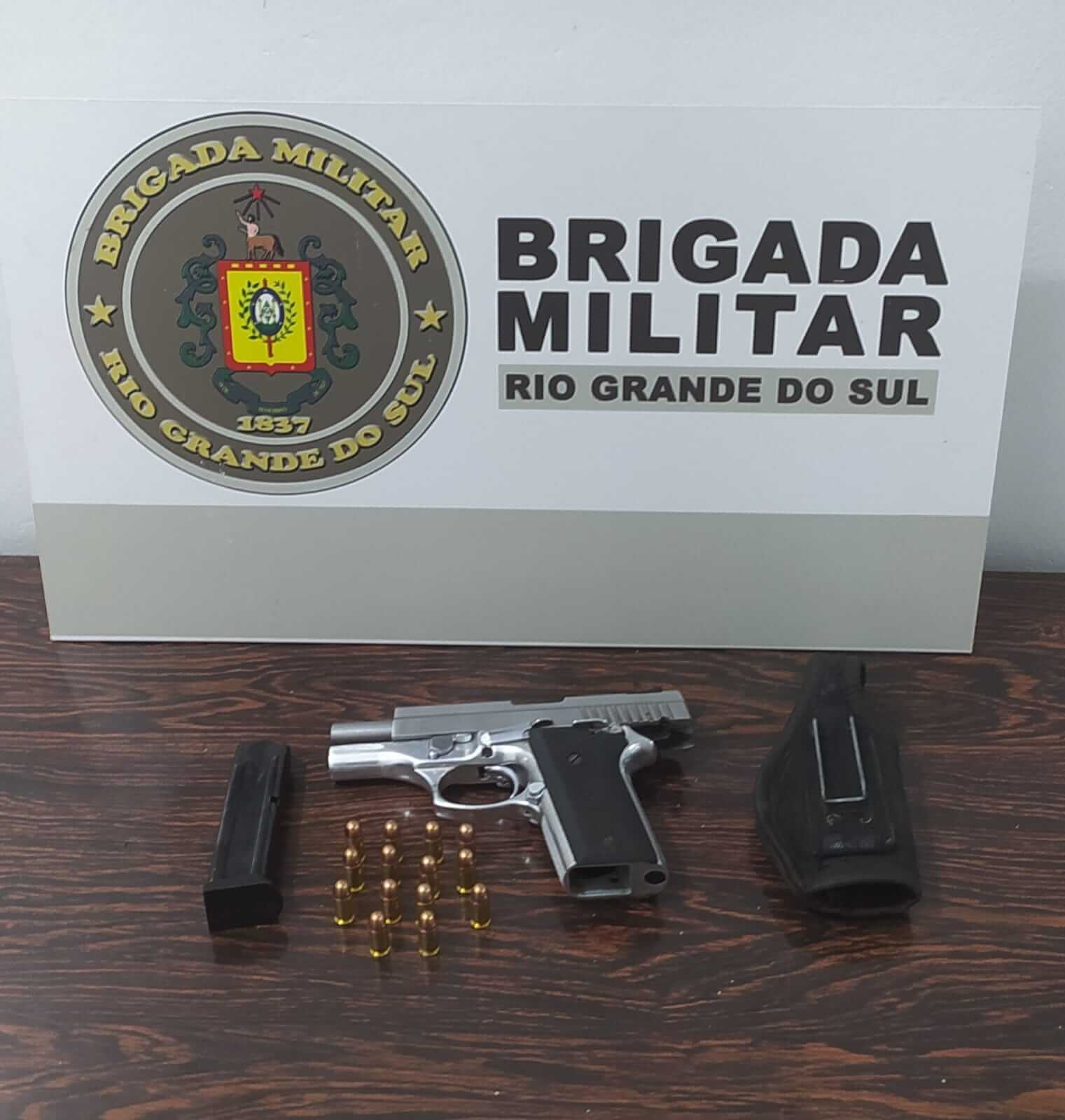 Capa Brigada Militar prende dois por porte ilegal de armas em Campo Novo