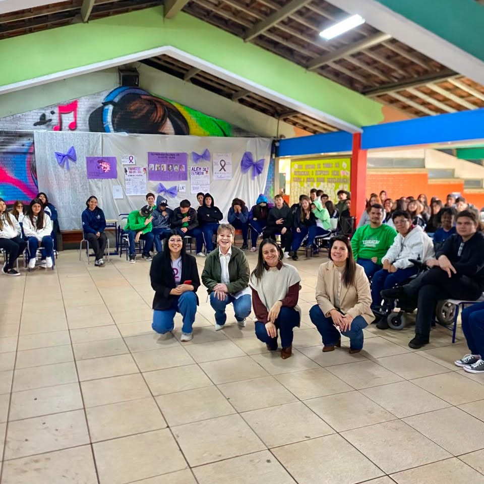 Capa “Respeita as Gurias” promove diálogo com estudantes em Palmeira das Missões