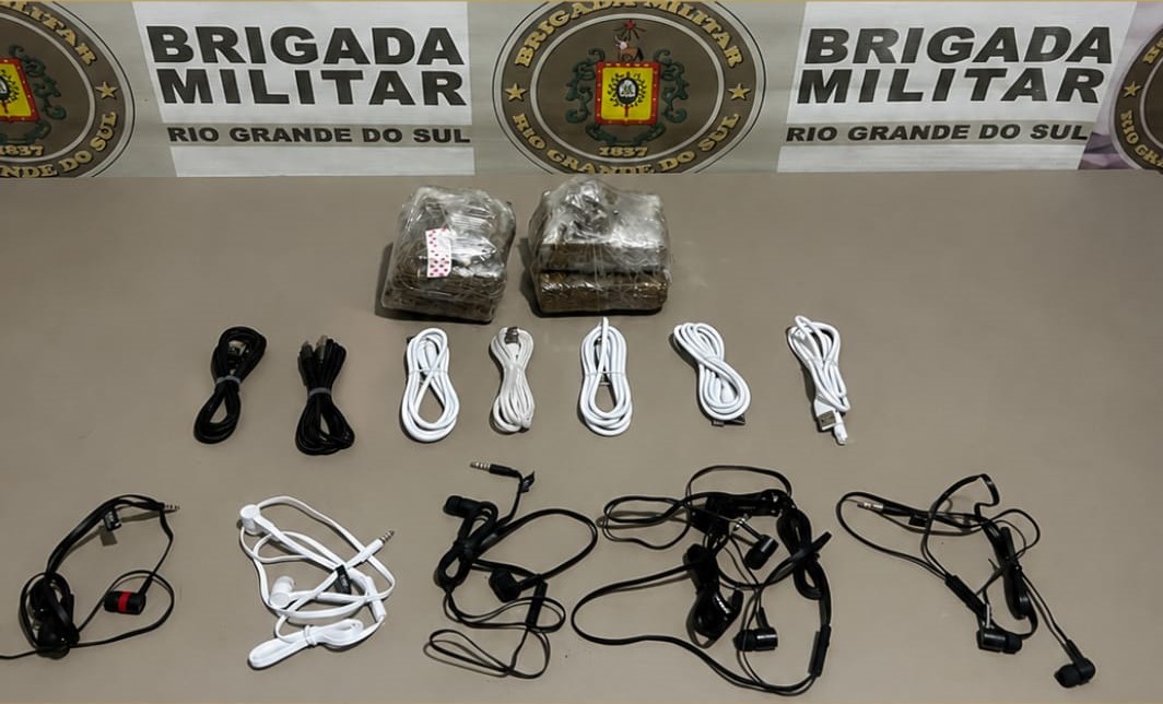 Capa Brigada Militar apreende adolescentes por tráfico de drogas em Sarandi
