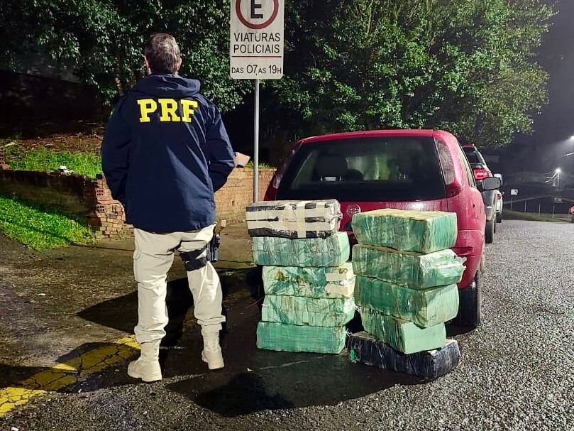 Capa PRF prende traficante com mais de 200 quilos de maconha em Erechim