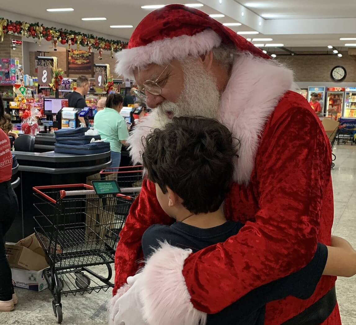 Capa Supermercado Bertoletti vive manhã especial com a visita do Papai Noel