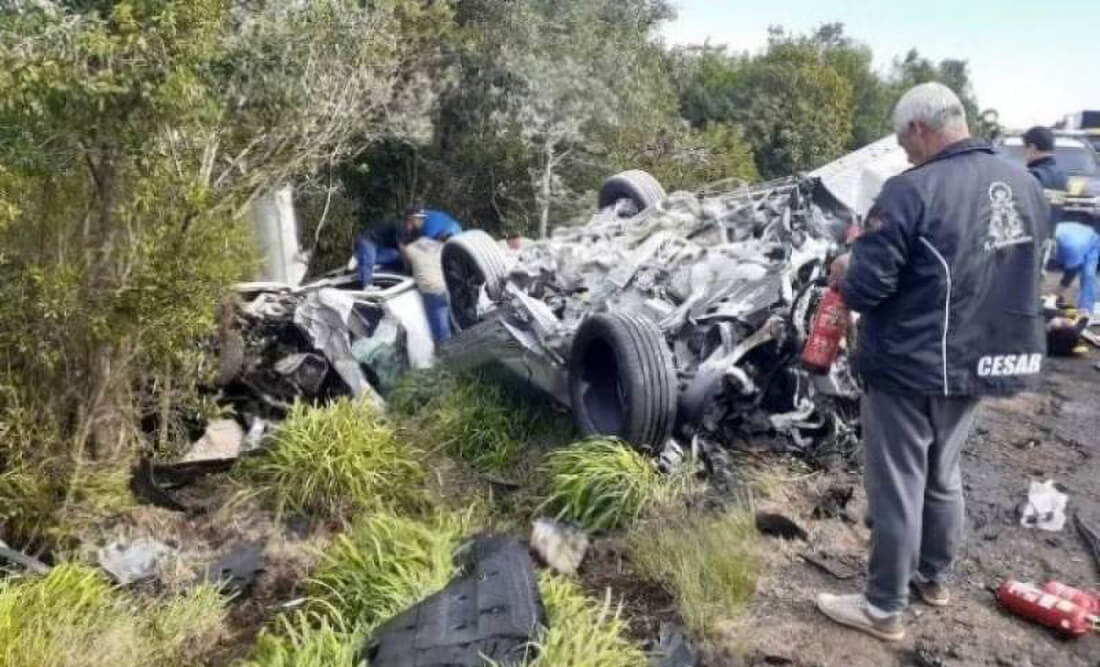 Capa Empresária de banda e dois homens morrem em acidente na BR-290, em Pantano Grande