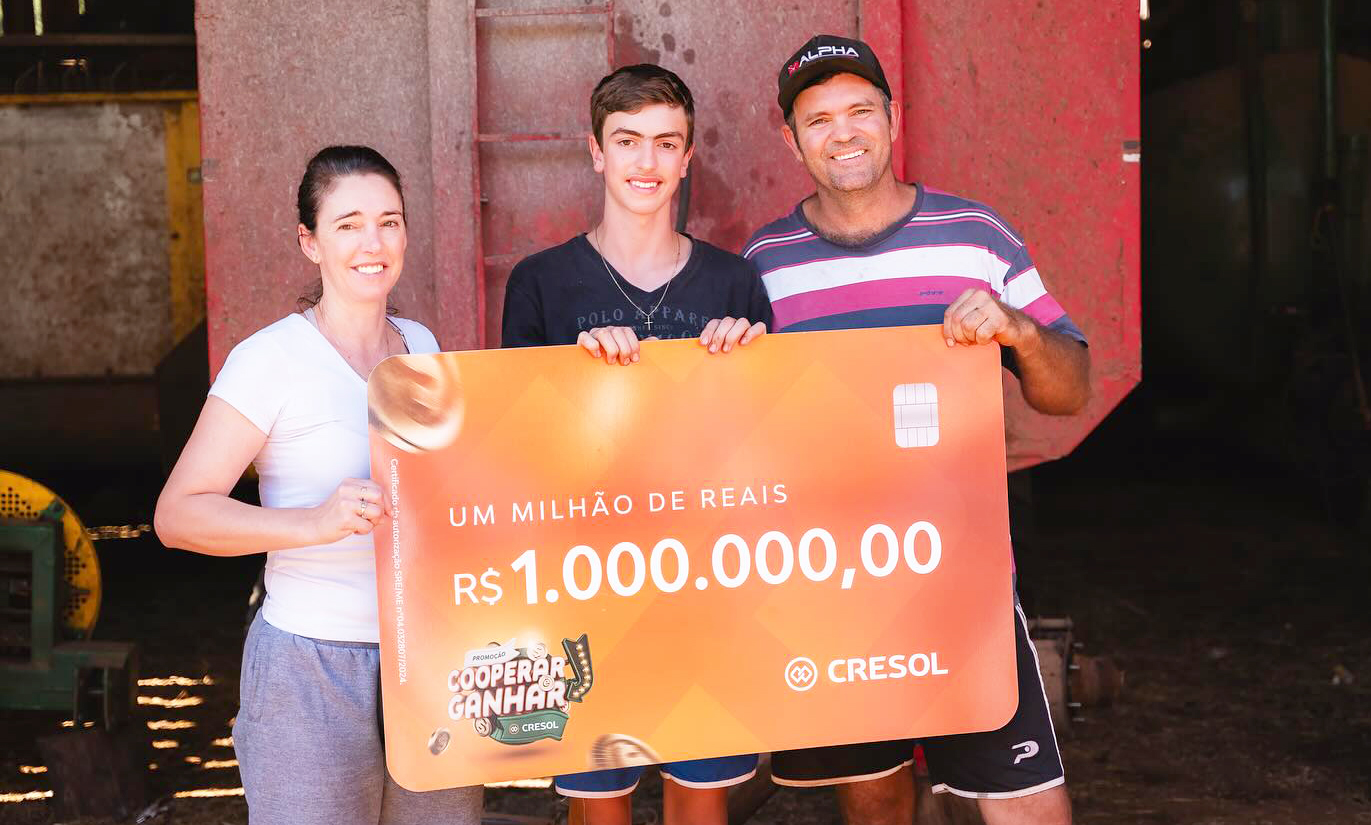 Capa Cooperado da Cresol fica milionário com prêmio da campanha Cooperar é Ganhar