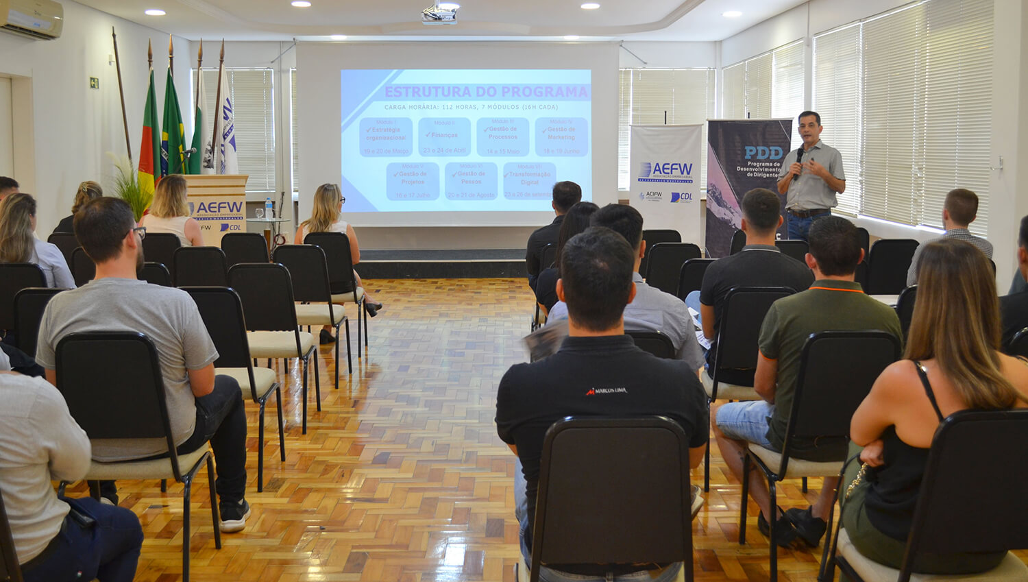 Capa AEFW realiza palestra sobre Megatendências e Competitividade