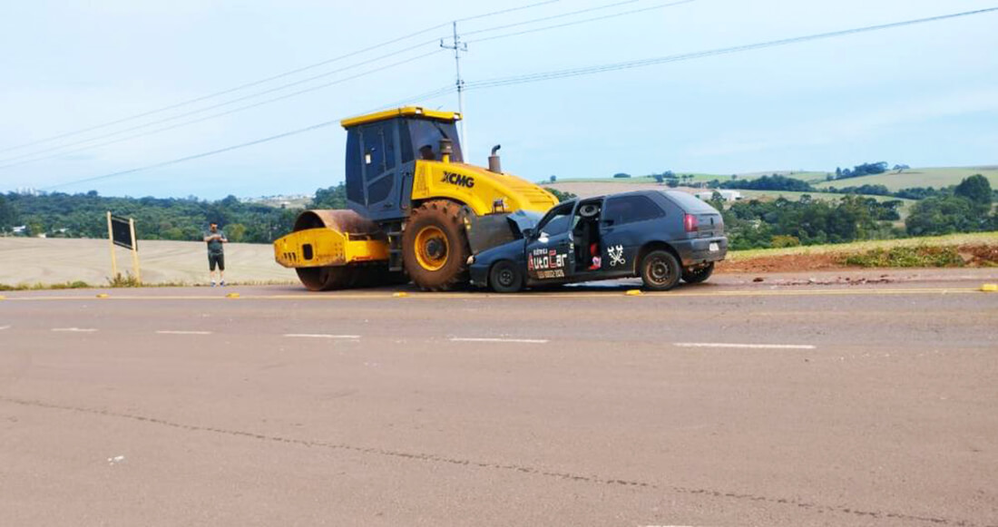 Capa Colisão entre veículo e rolo compactador deixa condutor ferido em Tenente Portela