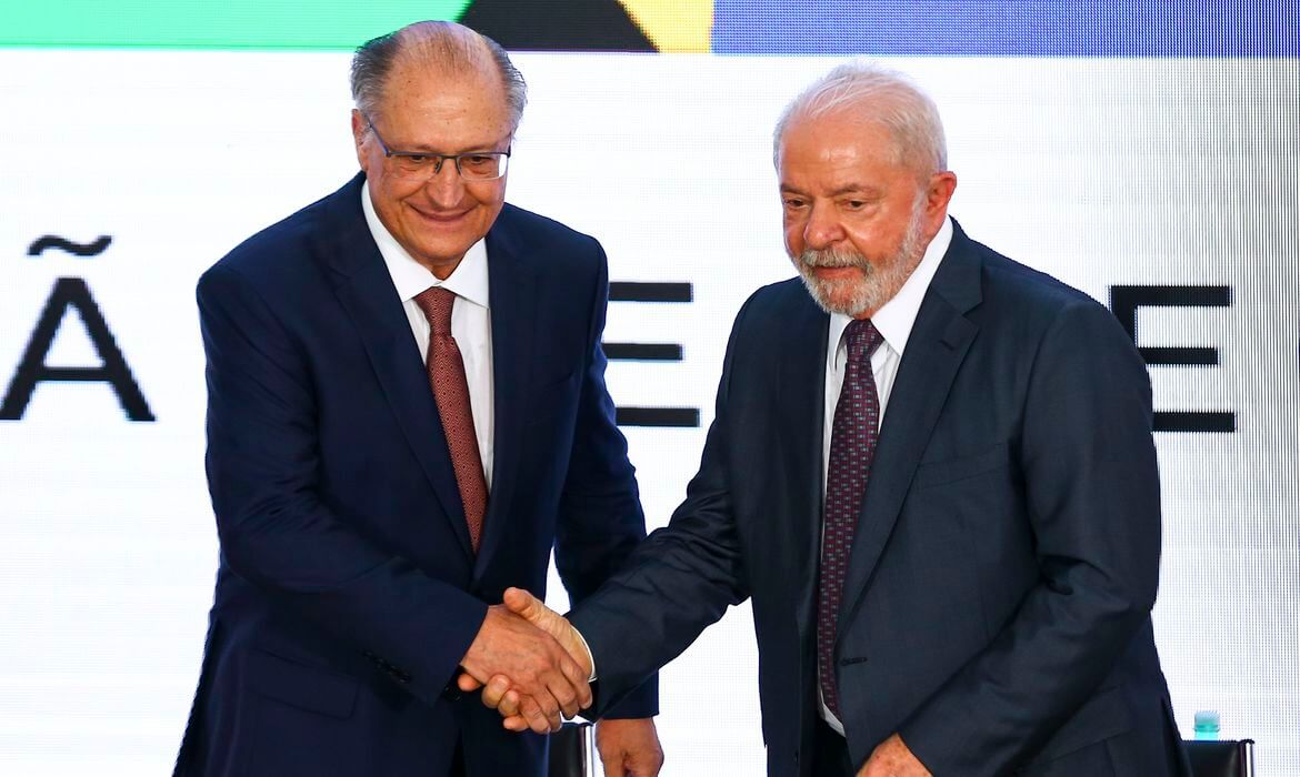 Capa Reforma tributária é fundamental à reindustrialização, diz Alckmin
