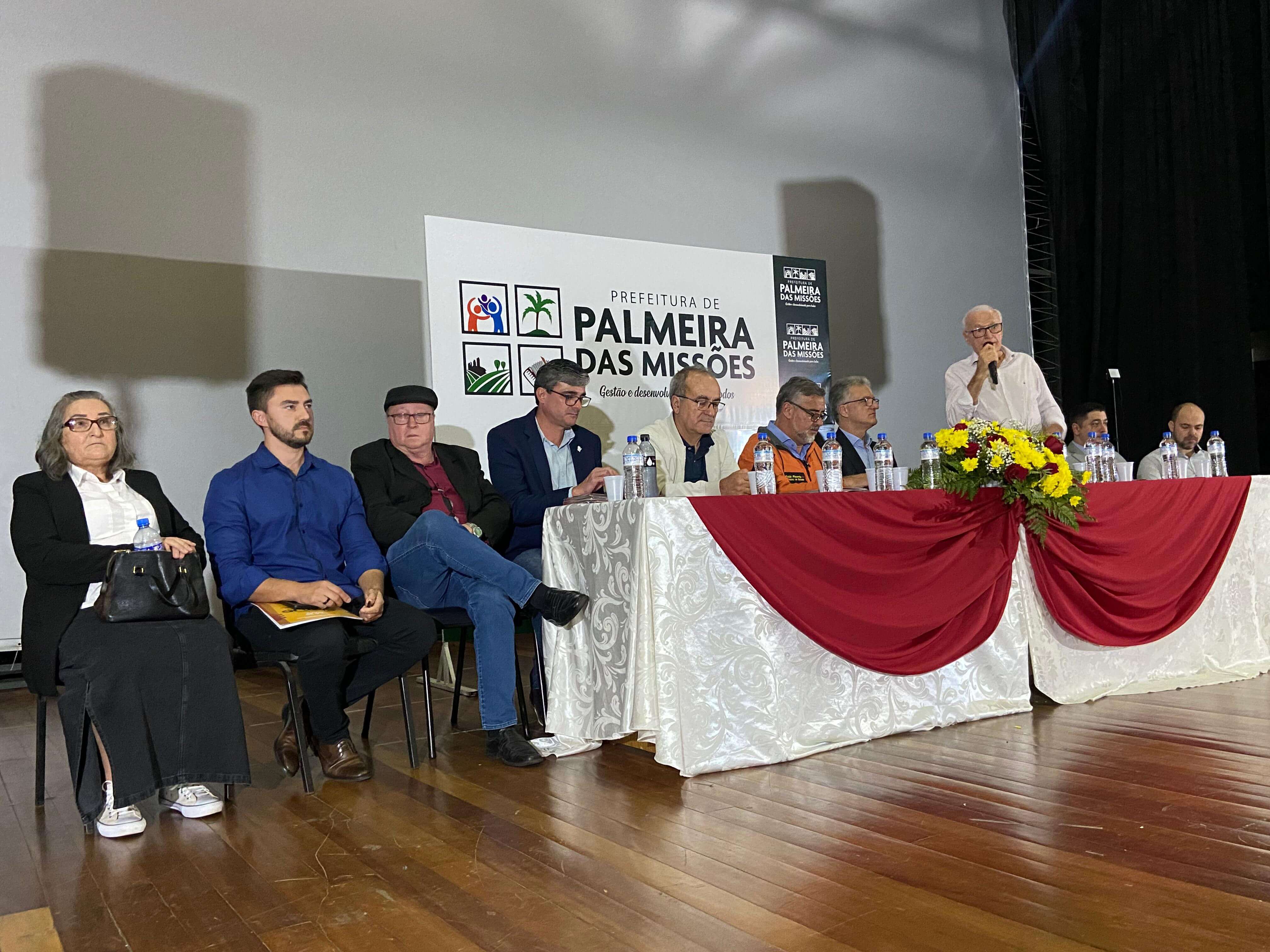 Capa Ministro Paulo Pimenta anuncia recursos durante reunião com autoridades em Palmeira das Missões