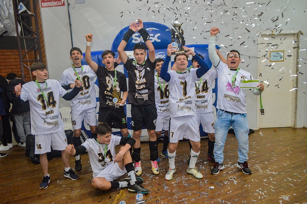 Capa Pinhal conhece os campeões no futsal
