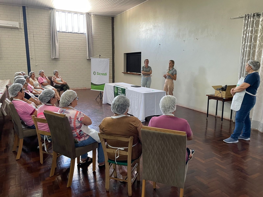 Capa Sicredi Conexão e parceiros promovem curso de processamento de carne de frango em Riqueza/SC