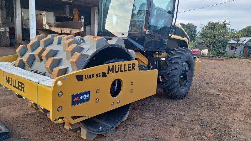 Capa Secretaria de Obras de Iraí recebe novo rolo compactador