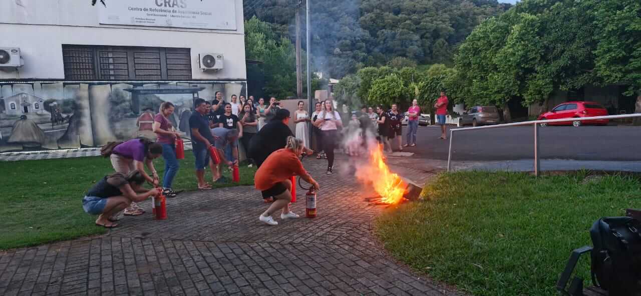 Capa Servidores de Liberato Salzano recebem treinamento de prevenção e combate a incêndios