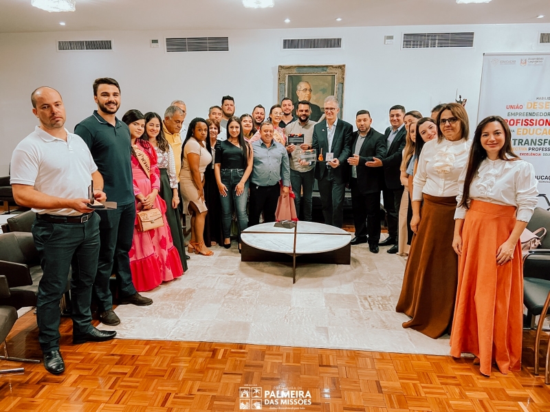 Capa Comitiva palmeirense entrega convite oficial do 36° Carijo para autoridades gaúchas