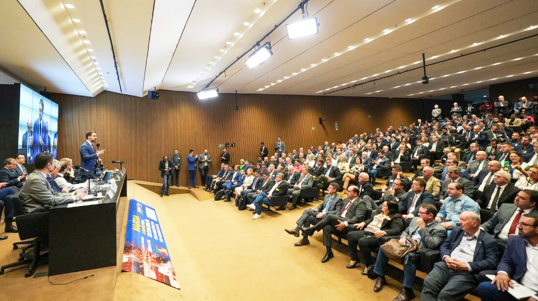 Capa Em Brasília, governador reforça demanda à União por recomposição de receitas e renegociação da dívida