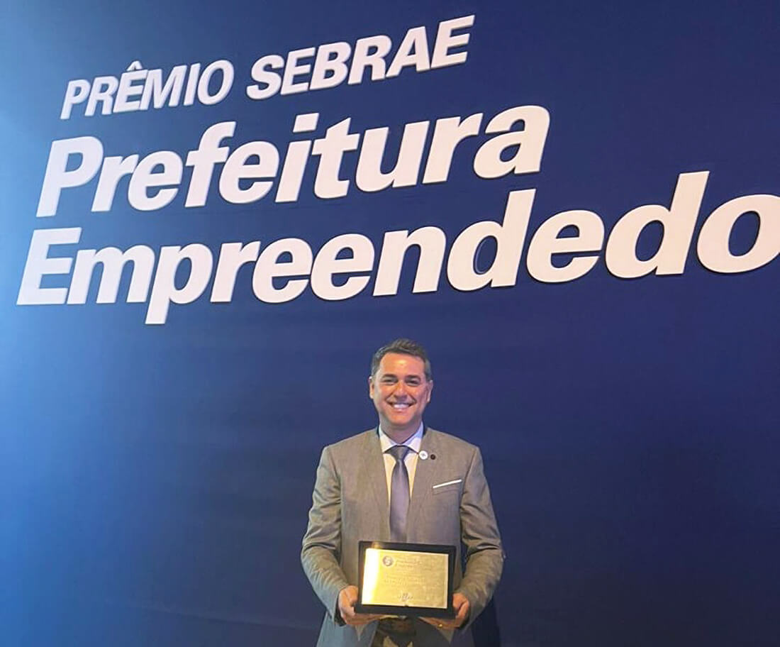 Capa Prefeito de Caiçara destaca experiência ao participar do Prêmio Prefeitura Empreendedora em Brasília