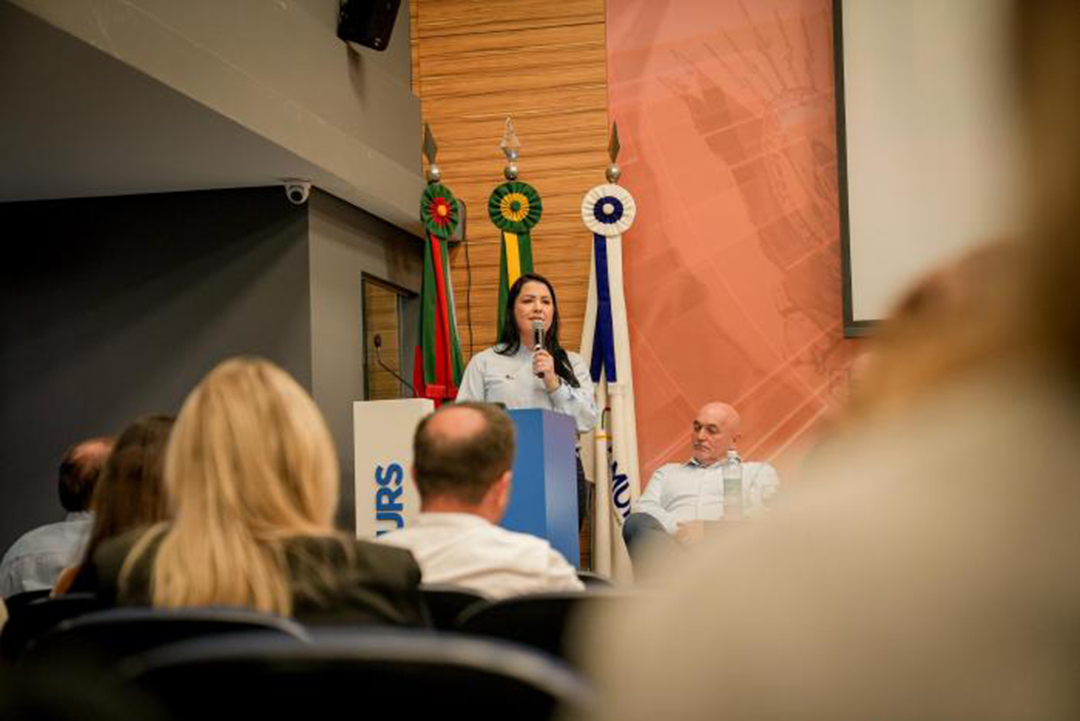 Capa Câmara de Vereadores de FW recebe presidente da Famurs em encontro regional