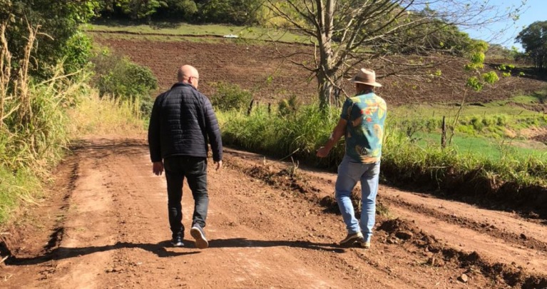 Capa Ametista do Sul: Obras do município realiza trabalhos no interior