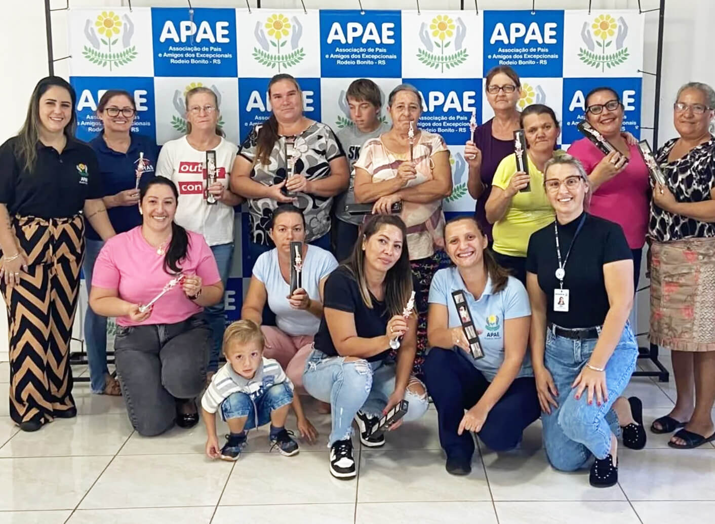 Capa Famílias participam de curso de personalização de bombas de chimarrão em Rodeio Bonito