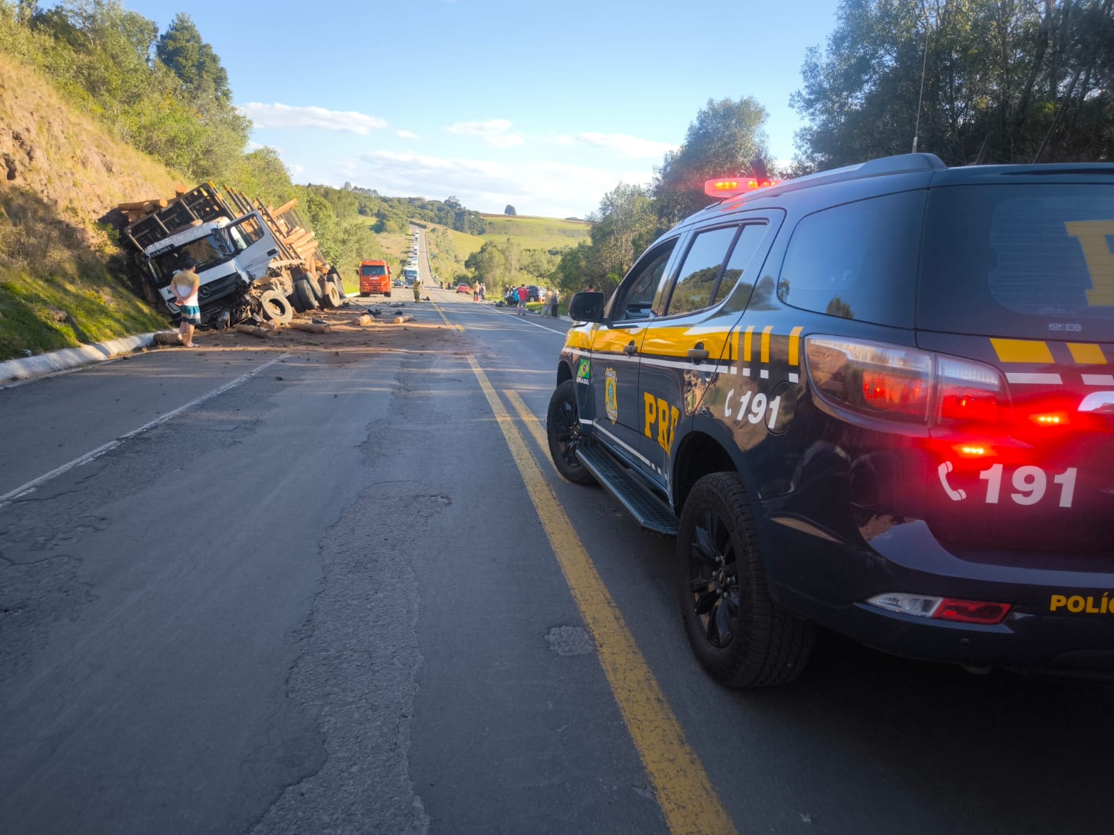 Capa Duas pessoas de Carazinho morrem em acidente na BR-470 em Lagoa Vermelha