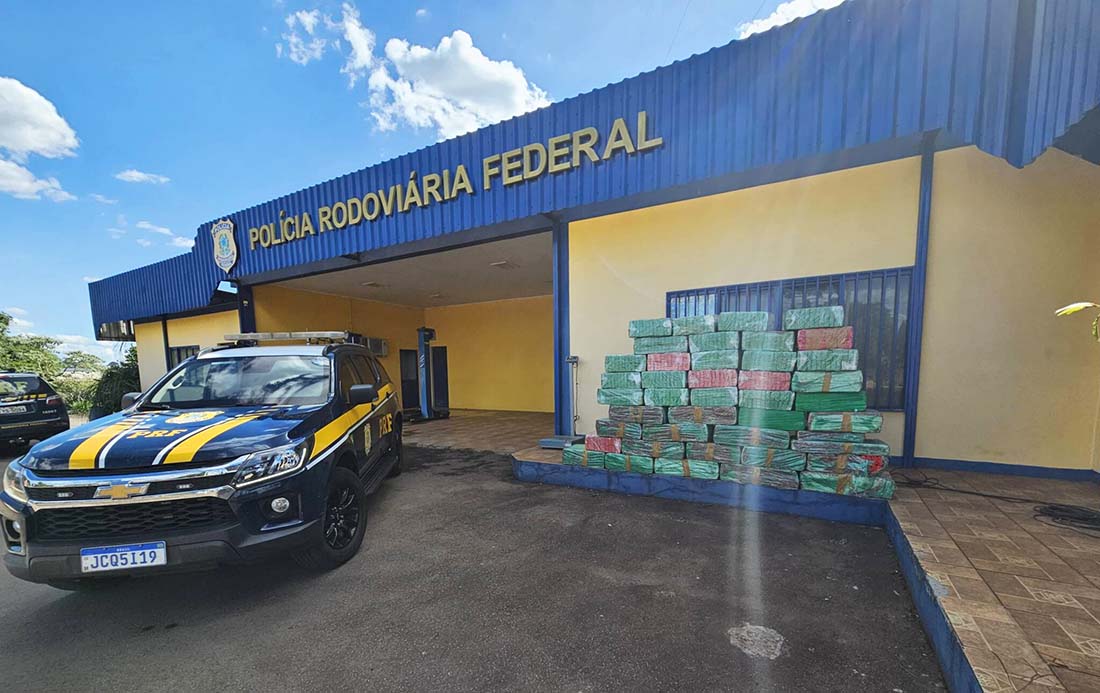 Capa PRF apreende mais de uma tonelada de maconha em Ronda Alta