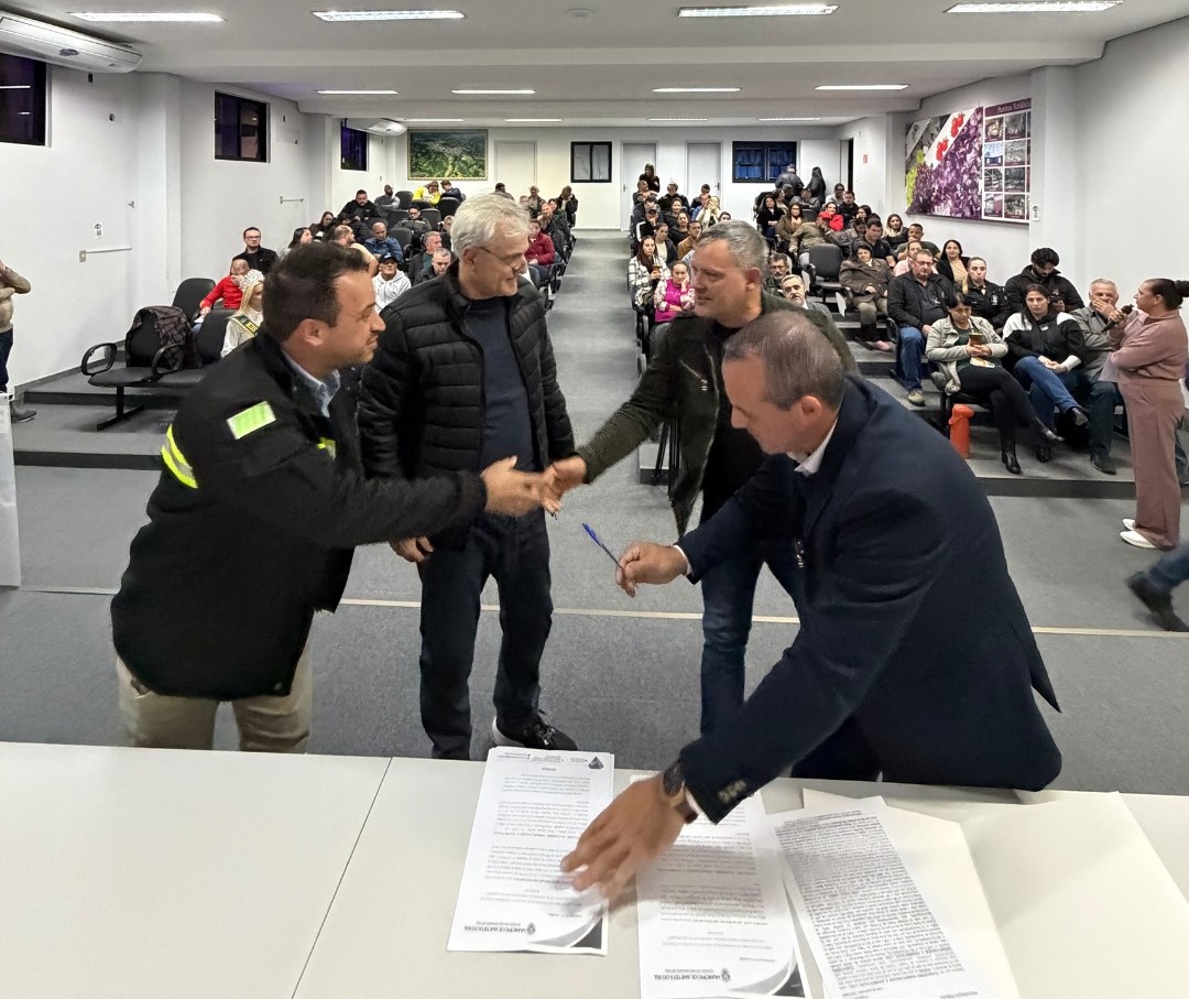 Capa Ametista do Sul oficializa contrato para asfaltamento até Rodeio Bonito