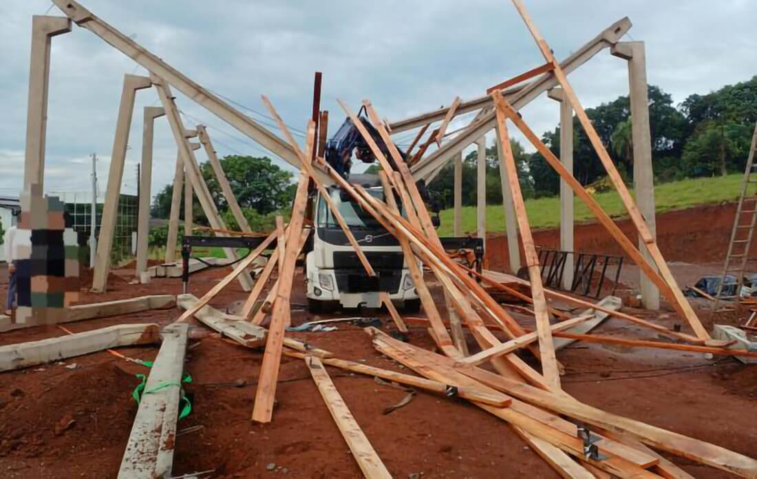 Capa Queda de estrutura pré-moldada deixa dois trabalhadores feridos em Itapiranga