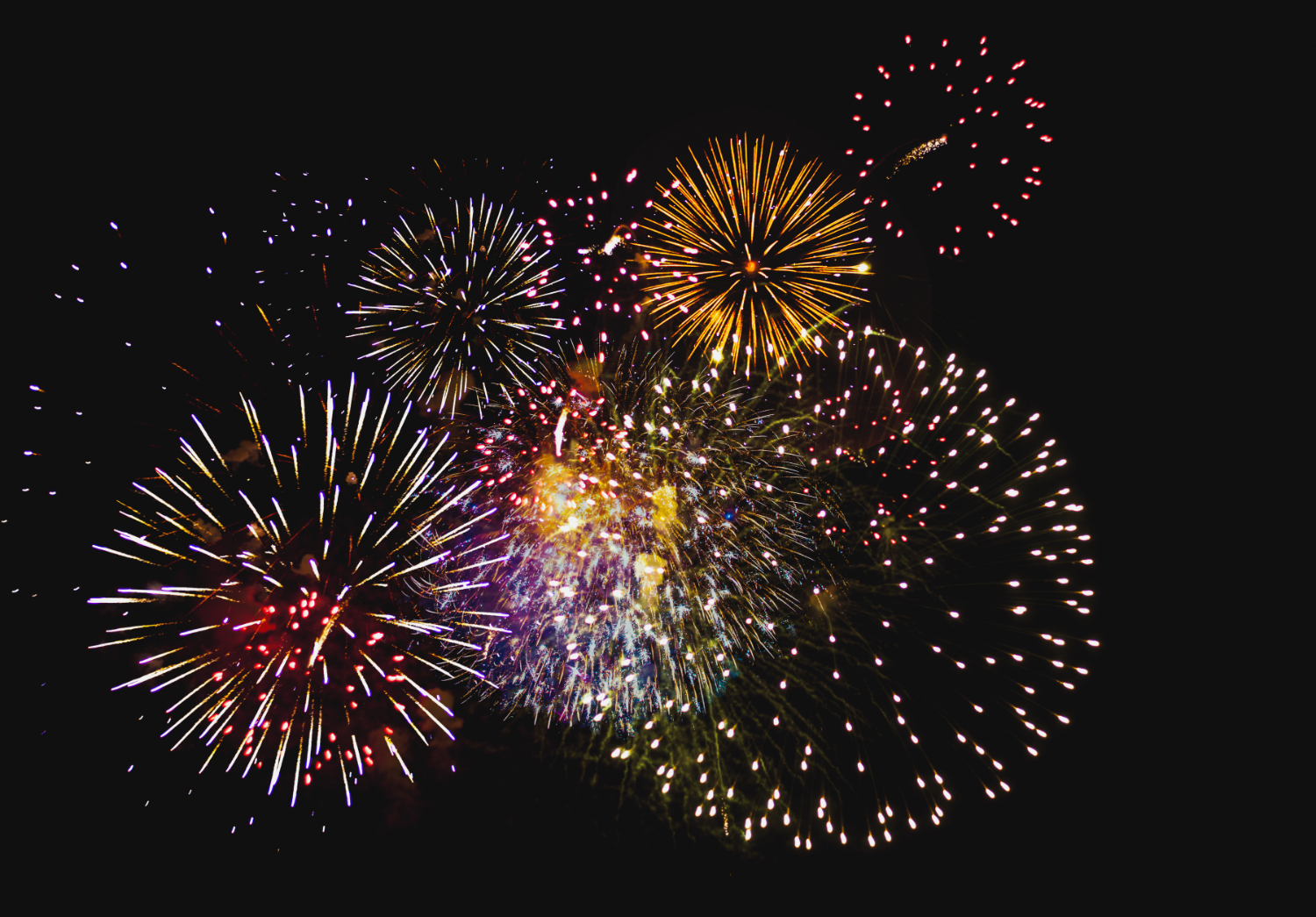 Capa Três Passos reforça proibição de fogos de artifício ruidosos para proteger pessoas e animais