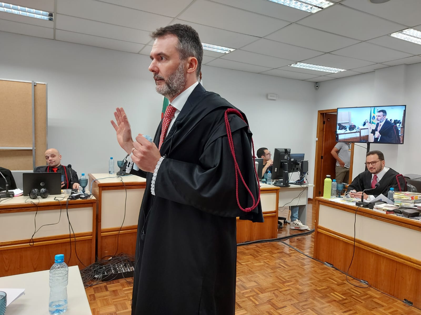 Capa Leandro Boldrini não depõem e iniciam os debates
