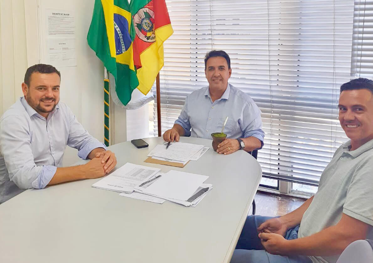 Capa Prefeito de Erval Seco apresenta demandas estratégicas em reunião na Casa Civil