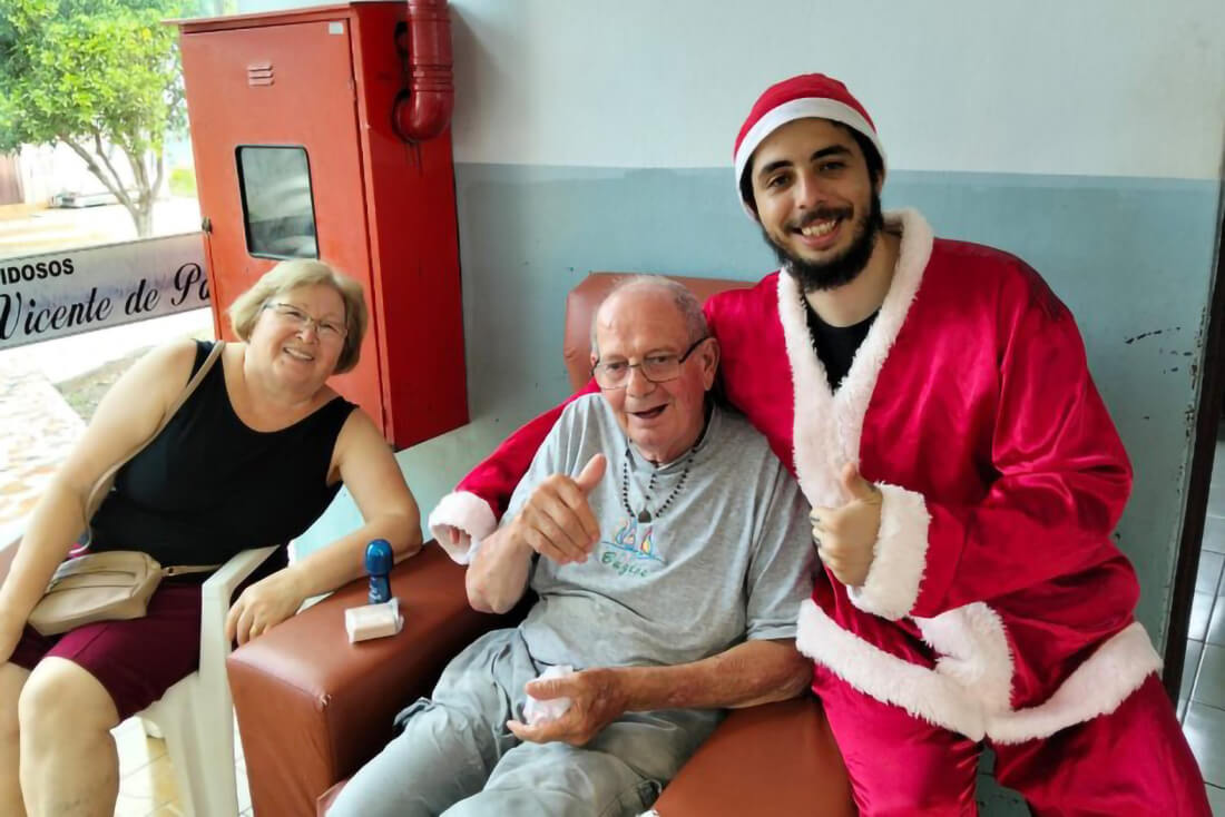 Capa Acadêmicos de Fisioterapia da URI realizam ação de Natal no Lar dos Idosos