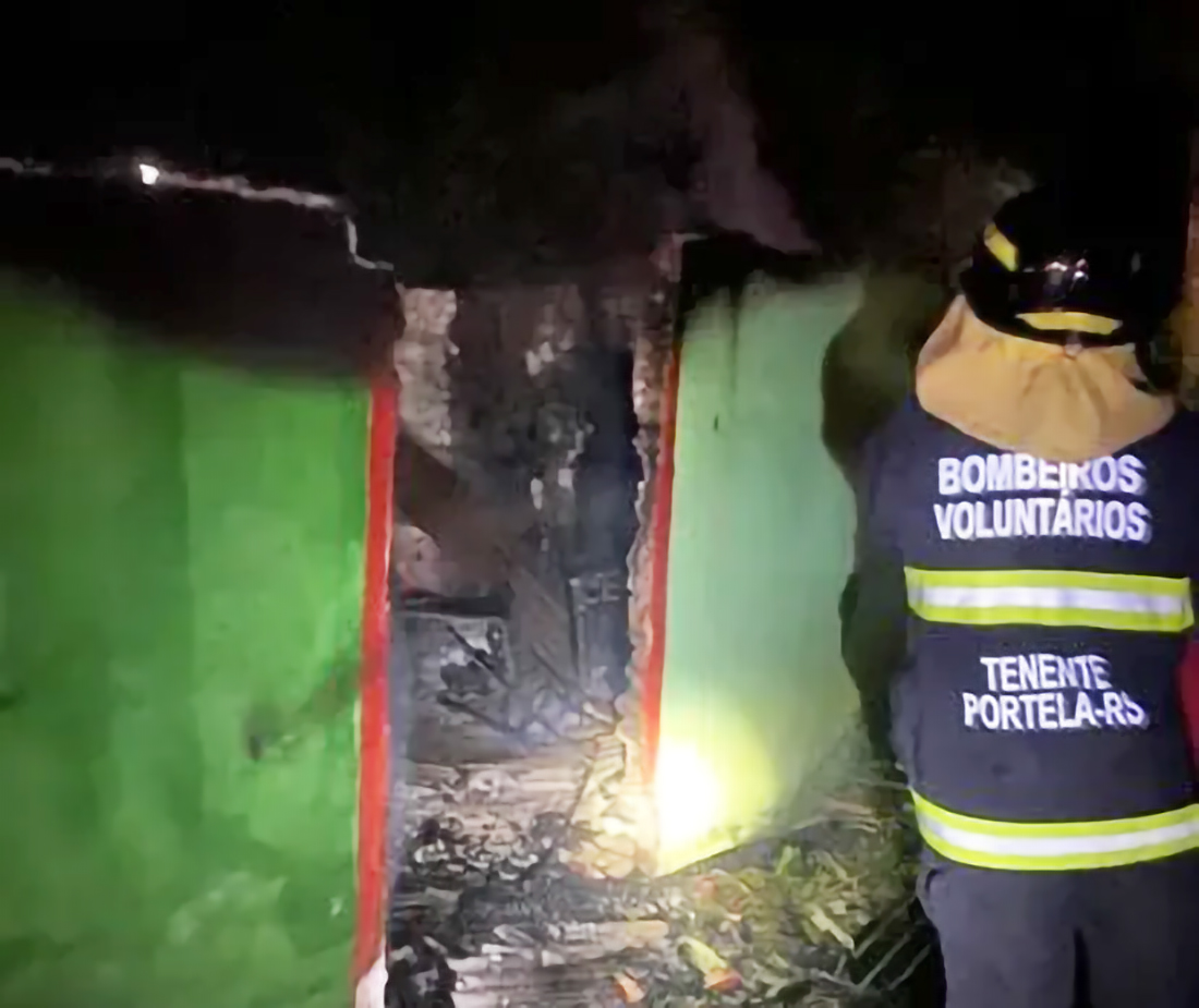 Capa Incêndio destrói residência em Barra do Guarita