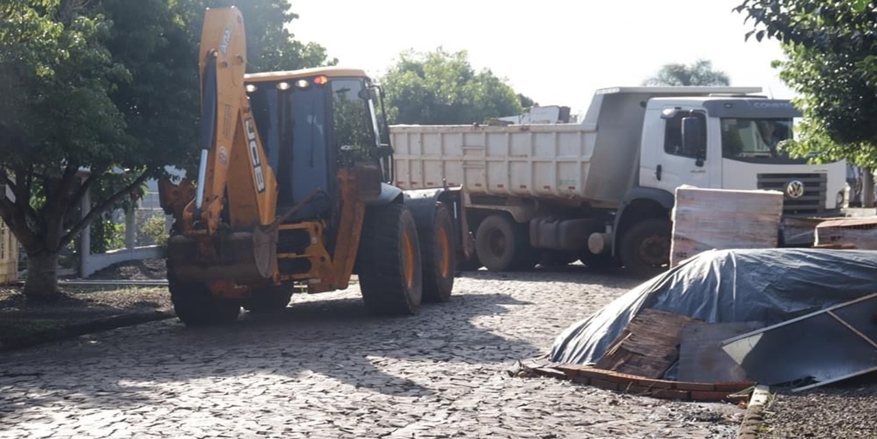 Capa Prefeitura de Nonoai realiza força-tarefa para limpeza urbana nos bairros