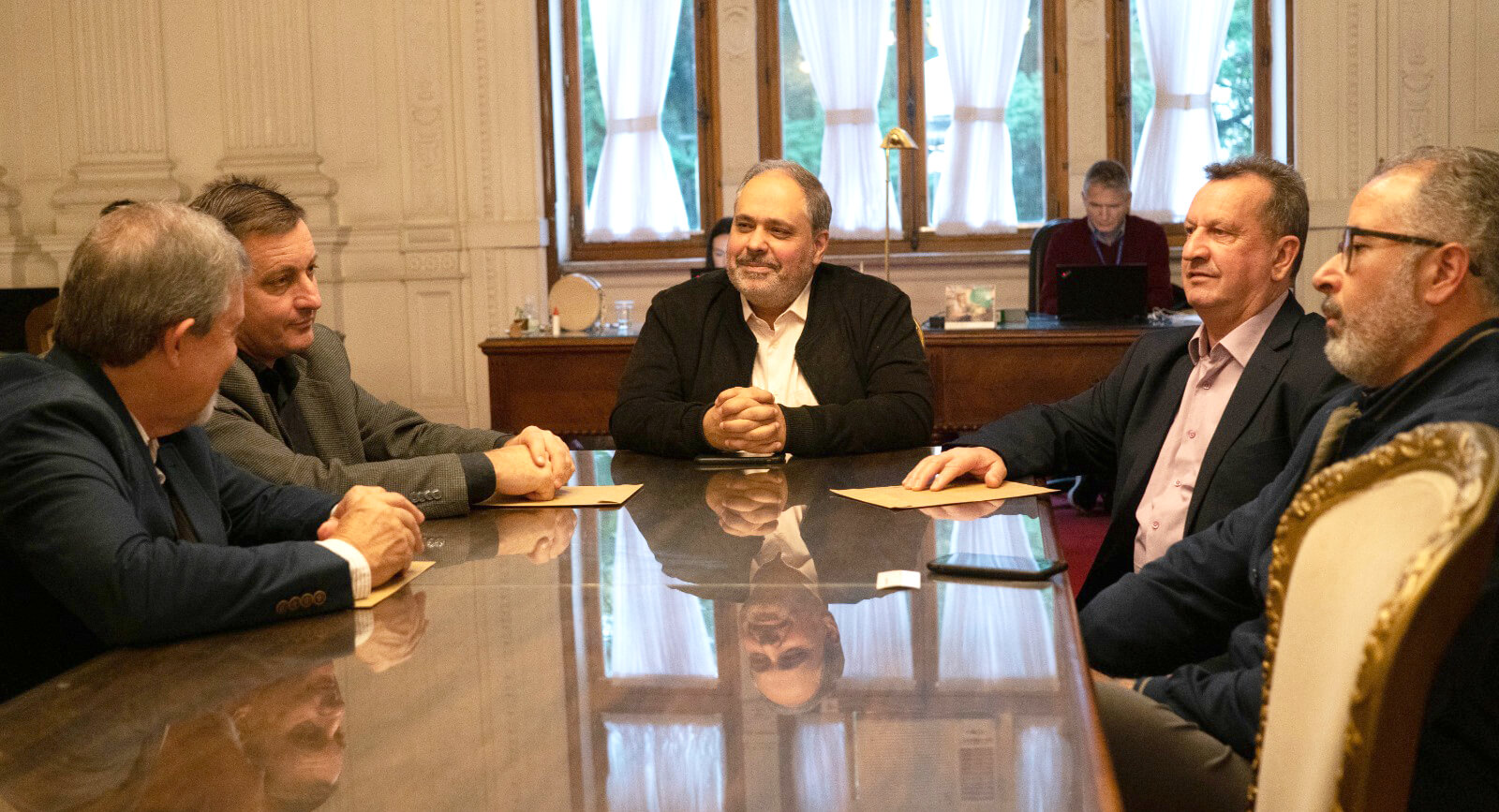 Capa Prefeito de Tiradentes do Sul busca apoio em Porto Alegre para viabilizar obras de infraestrutura regional