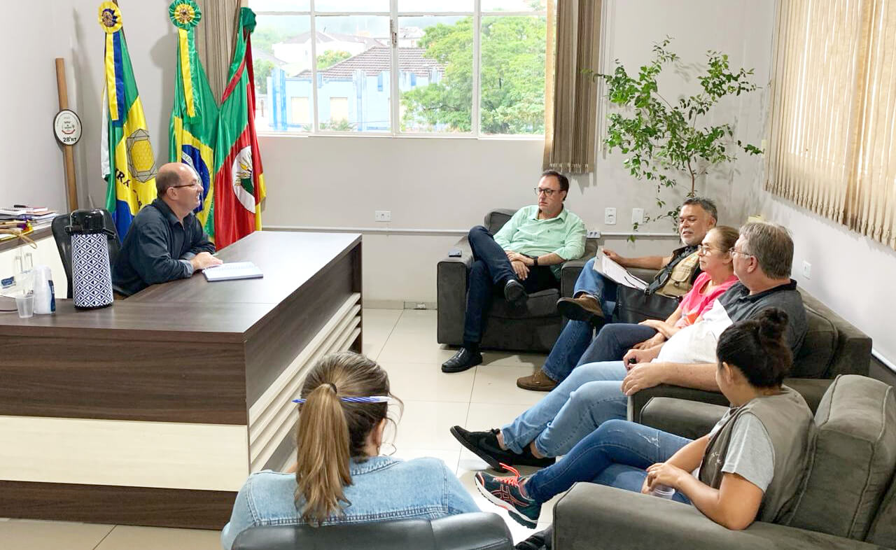 Capa Reunião trata sobre o enfrentamento da dengue em Iraí