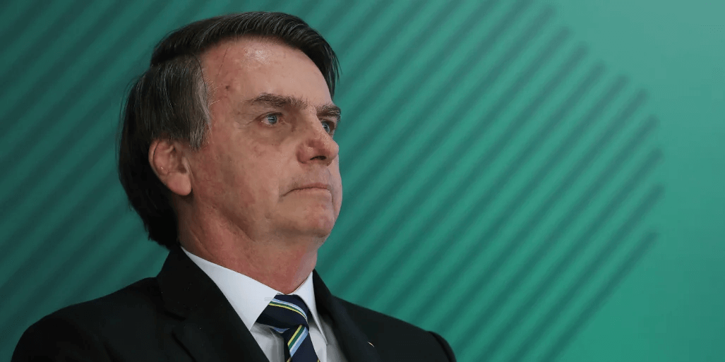 Capa Bolsonaro é internado nos Estados Unidos após sentir "dores abdominais"