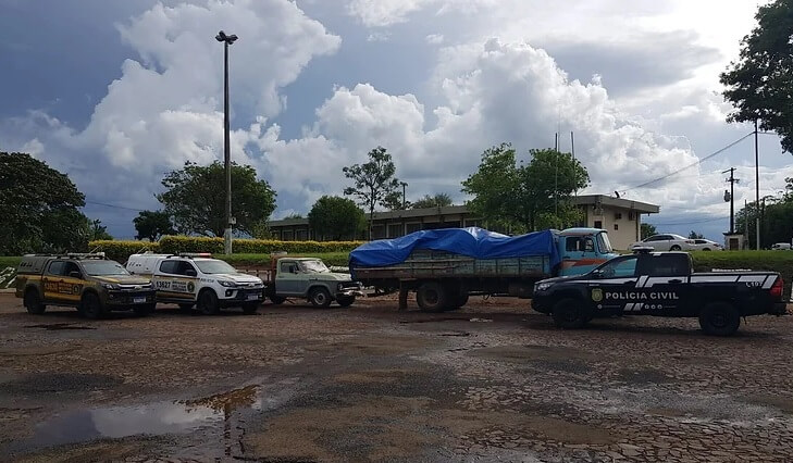 Capa Esperança do Sul: BM e PC apreendem carga contrabandeada