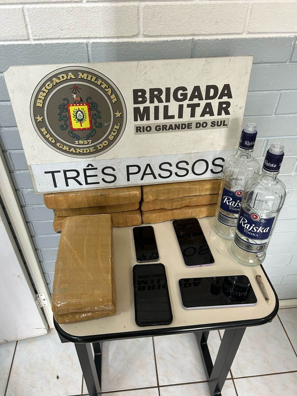 Capa Brigada Militar realiza prisão e apreende 8,5 kg de maconha em Três Passos